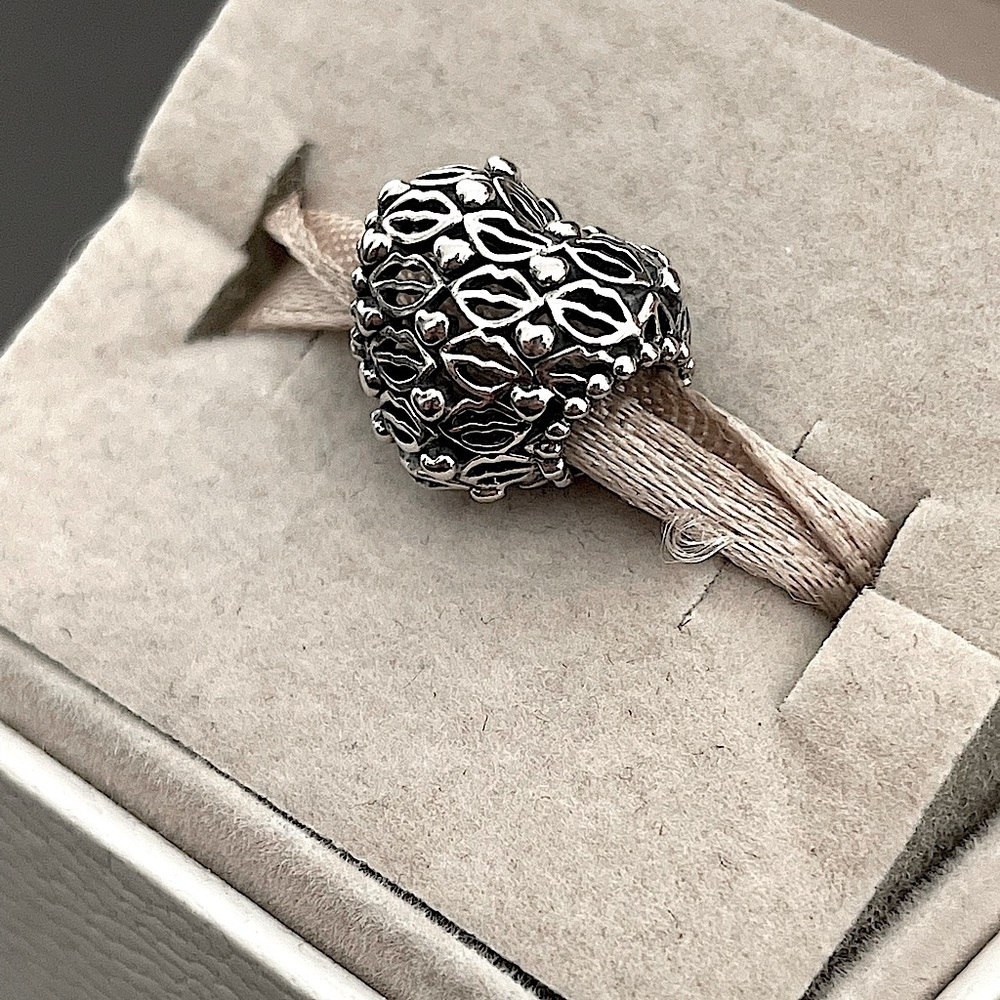 Pandora Love and Kisses Charm - Picture 3 of 3